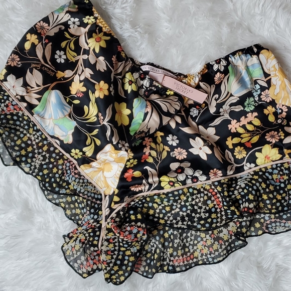 Victoria’s Secret Satin Sleep Shorts - Picture 5 of 8